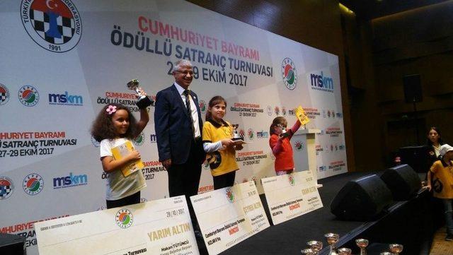 Kepez’in Ödüllü Satranç Turnuvası Sona Erdi