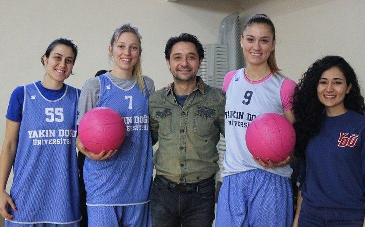 Kadın Basketbol Takımı Meme Kanserine Dikkat Çekti G1