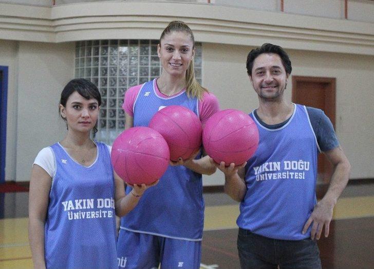 Kadın Basketbol Takımı Meme Kanserine Dikkat Çekti G3