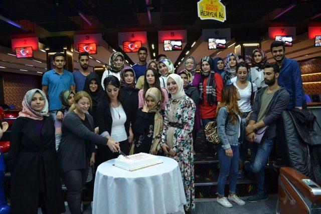 Üniversiteli Gençler Bowling Turnuvasında Hünerlerini Sergiledi