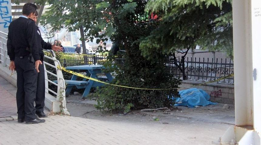 5. Kattaki İskeleden Düşen İşçi Öldü