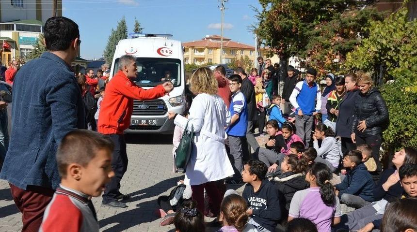 Tuz Ruhundan Etkilenen 60 &Ouml;ğrenci Hastanelik Oldu