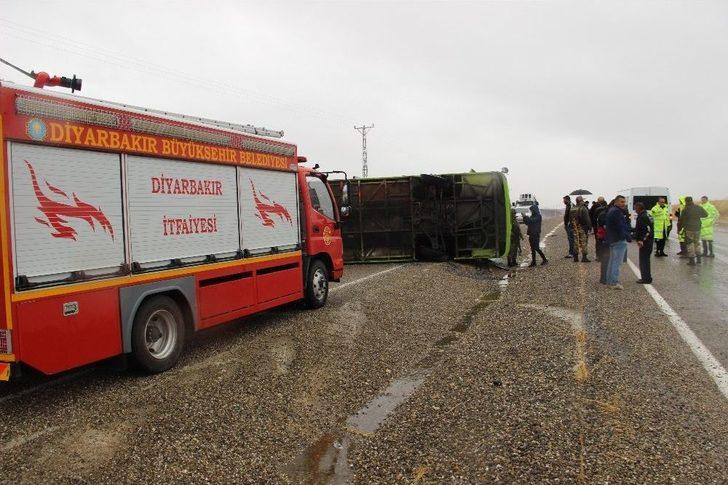 Diyarbakır’da Yolcu Otobüsü Devrildi: 23 Yaralı G4
