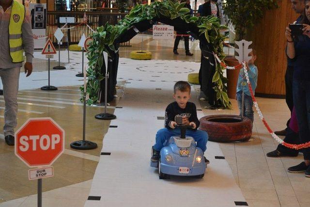 Minikler Trafik Kurallarını Öğrendi