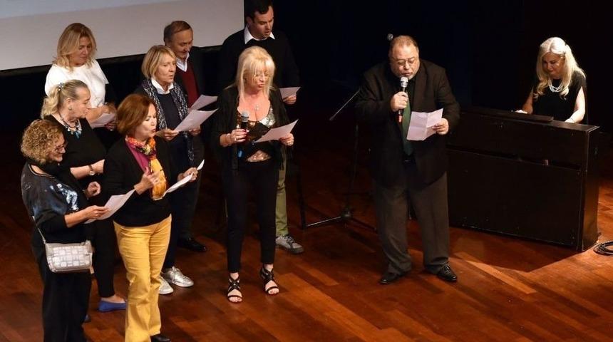 Üstün Akmen Sanat Dolu Bir Geceyle Anıldı