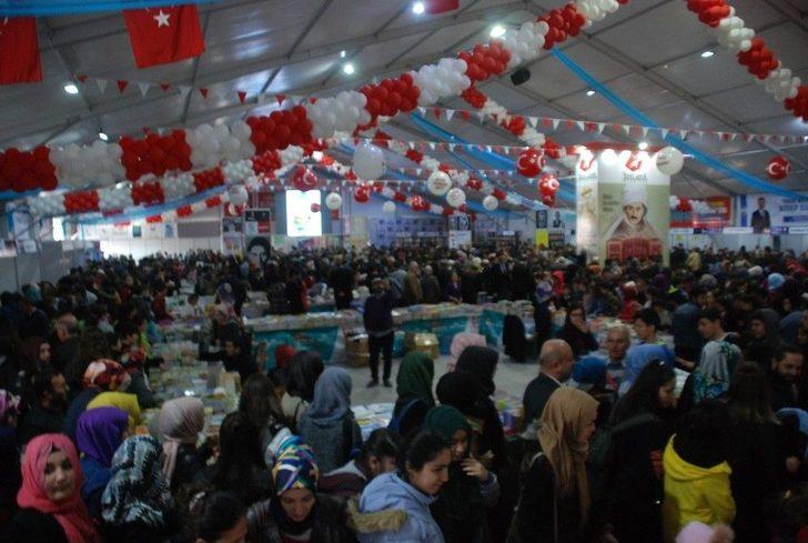 Tokat’ta Kitap Fuarına Yoğun İlgi G3