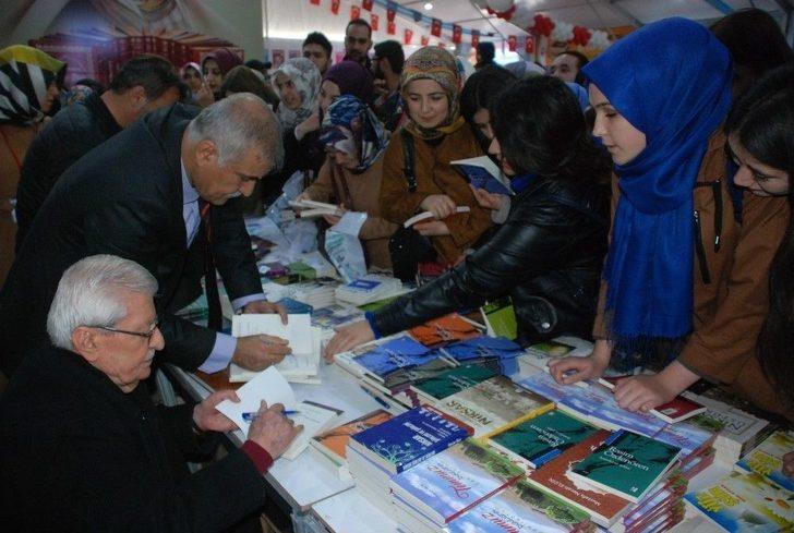 Tokat’ta Kitap Fuarına Yoğun İlgi G4