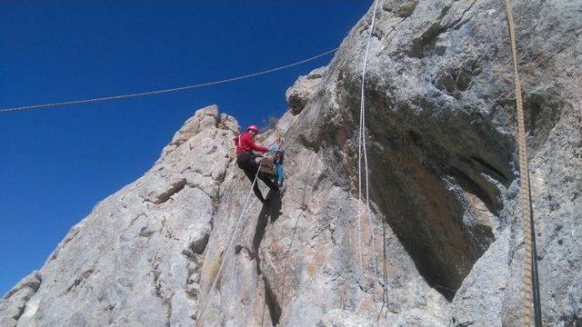 Dak Personeli Arama Kurtarma Eğitiminde