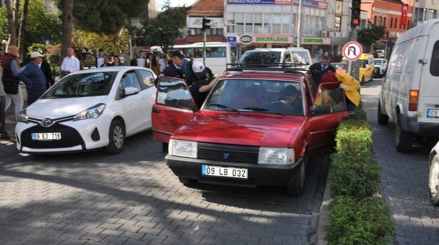 Sıkışan Trafikte Uyuyakaldı