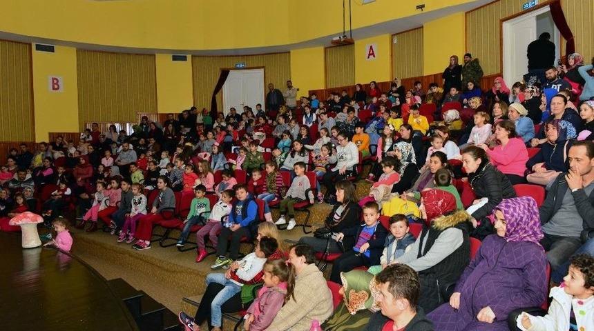 Minikler &ldquo;bir Kaplumbağa Hik&acirc;yesi&rdquo; Oyunuyla Eğlendi