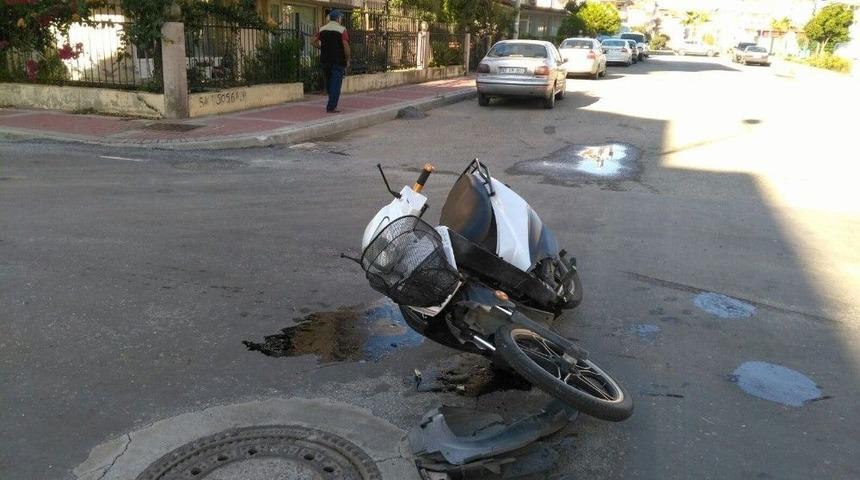 Elektrikli Bisiklet Otomobile &Ccedil;arptı: 2 Yaralı