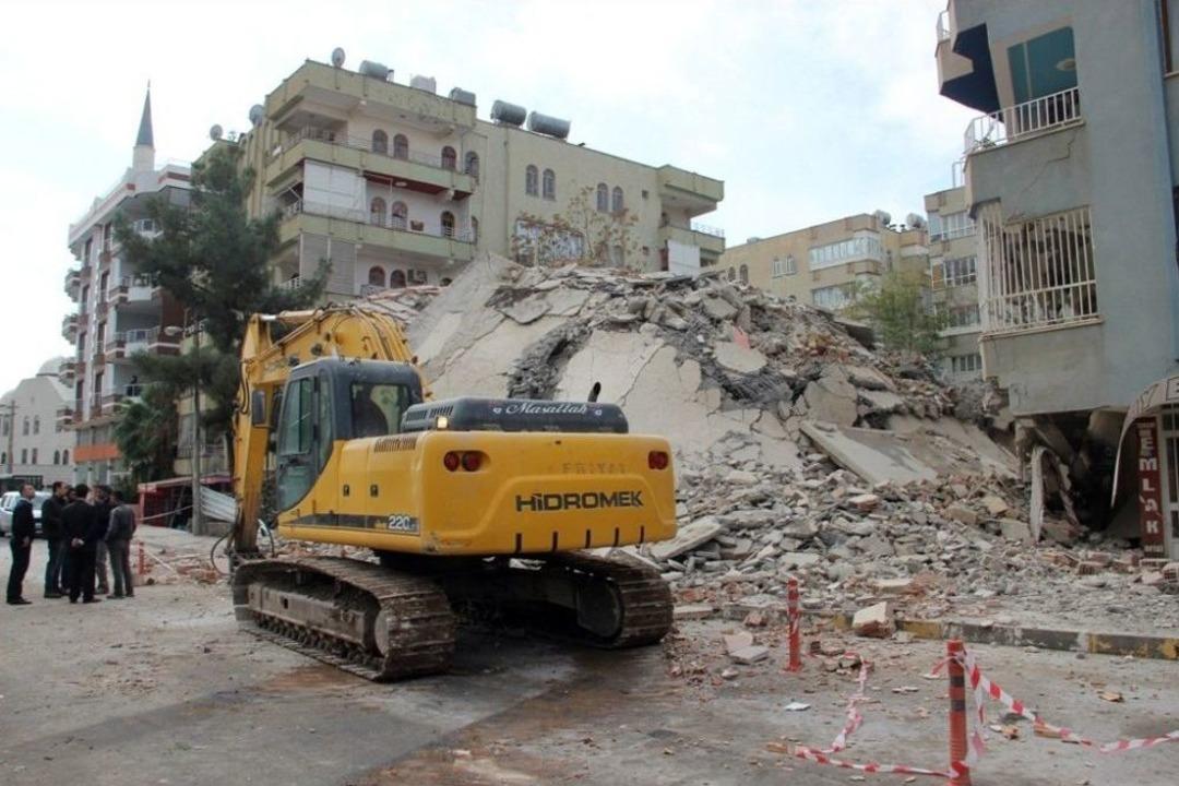 Şanlıurfa&rsquo;da Yıkımı Ger&ccedil;ekleştirilen Bina &Ccedil;&ouml;kt&uuml;