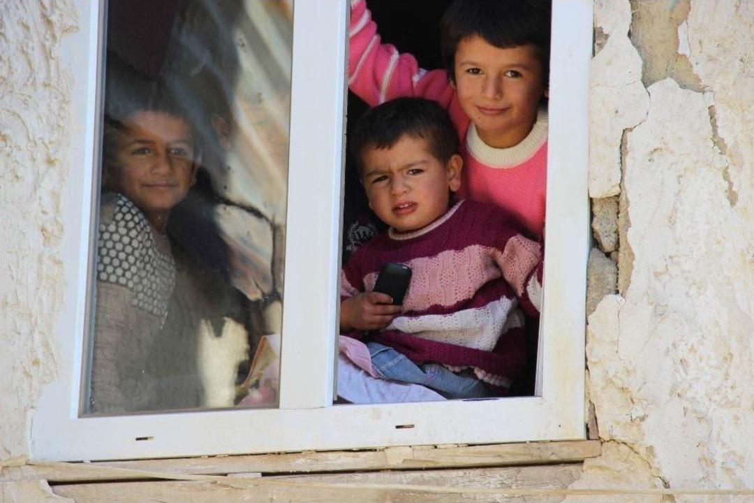 6 Kişilik Aile Tek Odada Yaşam M&uuml;cadelesi Veriyor