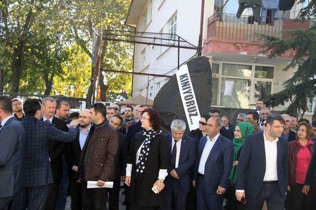 Ak Parti Tekirdağ İl Başkanlığı, Belediyeye Siyah Çelenk Bıraktı