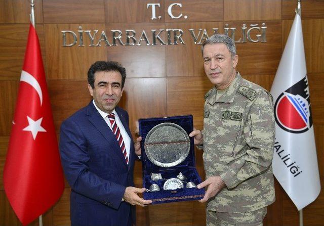 Orgeneral Akar, Diyarbakır Valiliğini Ziyaret Etti