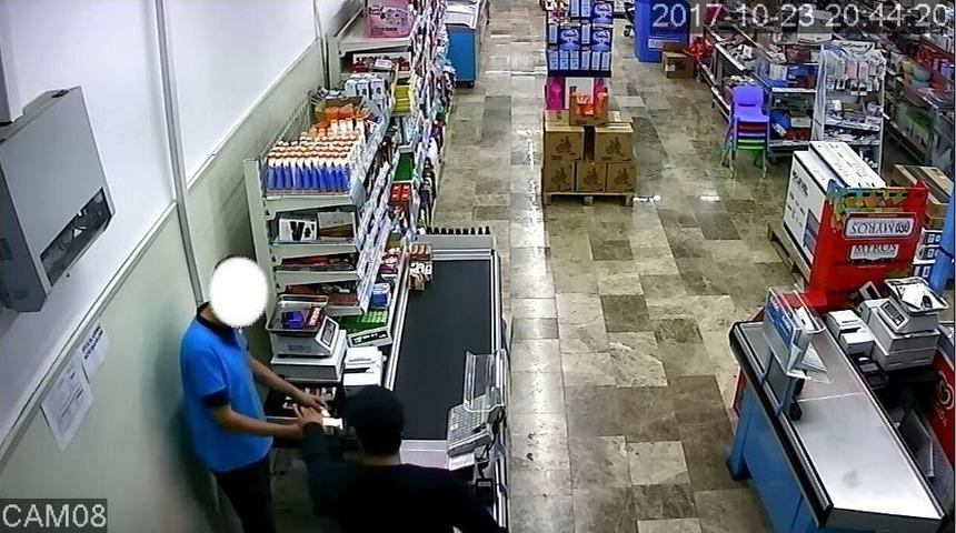 Gasp Zanlısı &Ouml;nce Kameraya Sonra Polise Yakalandı