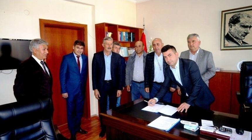 Sarıg&ouml;l&rsquo;de Hayırseverlerden Okul Hamlesi