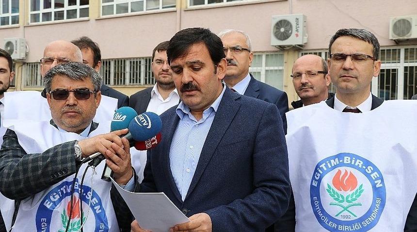 &Ouml;ğretmen Ve &Ouml;ğrencilere &Ccedil;irkin Saldırı