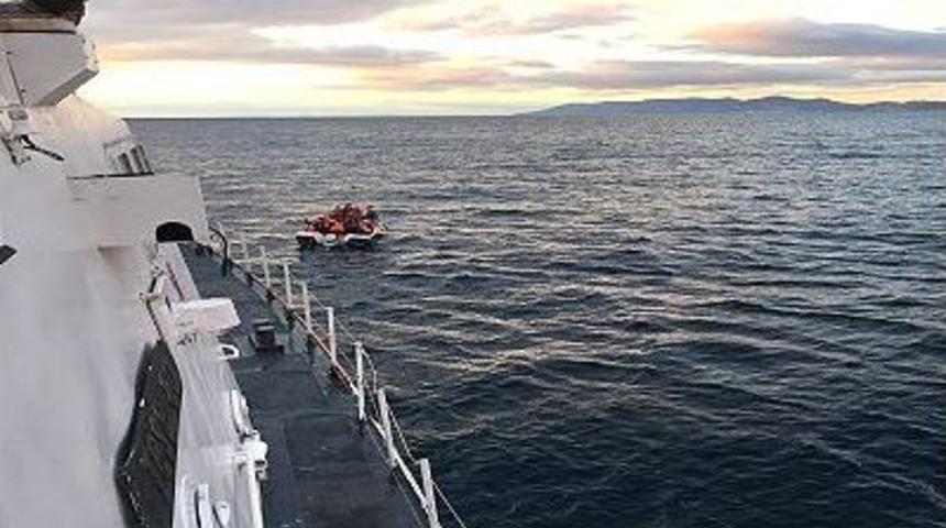 Ayvalık&rsquo;ta 24 Suriyeli Ka&ccedil;ak G&ouml;&ccedil;men Yakalandı