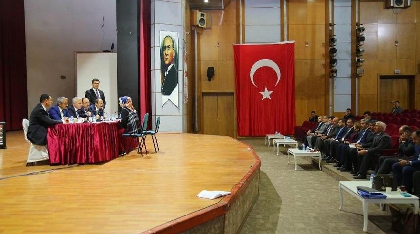 Vali Kam&ccedil;ı Vatandaşların Sorunlarını Dinledi