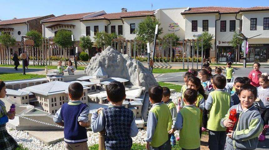 &Ouml;ğrenciler Miniamalatya&rsquo;yı Gezerek Tarihi Ve Turistik Değerleri &Ouml;ğreniyorlar