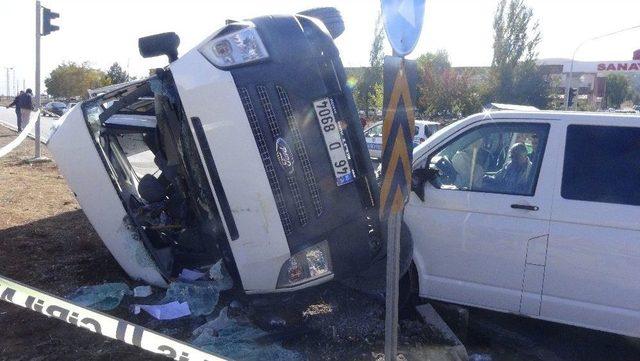 Kahramanmaraş’ta Polis Minibüsü İle Ticari Araç Çarpıştı: 5 Yaralı