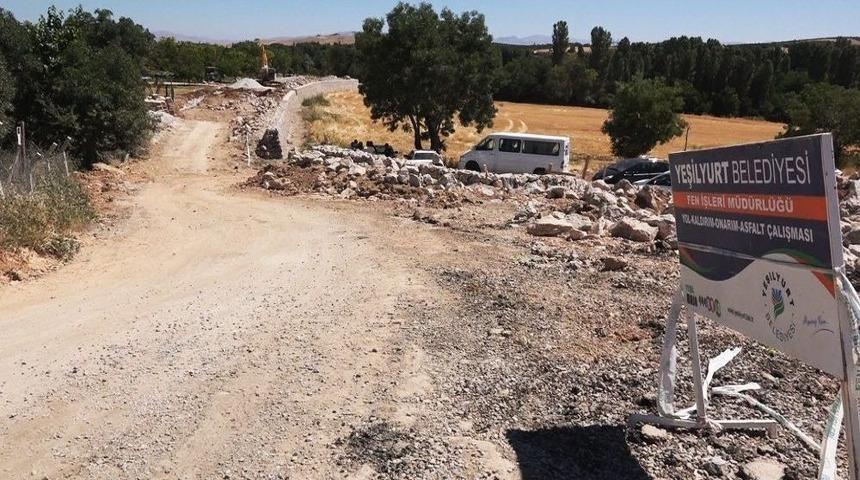 Yeşilyurt&rsquo;ta Doğalgaz &Ccedil;alışmalarına Engel Olan Evler Yıkıldı