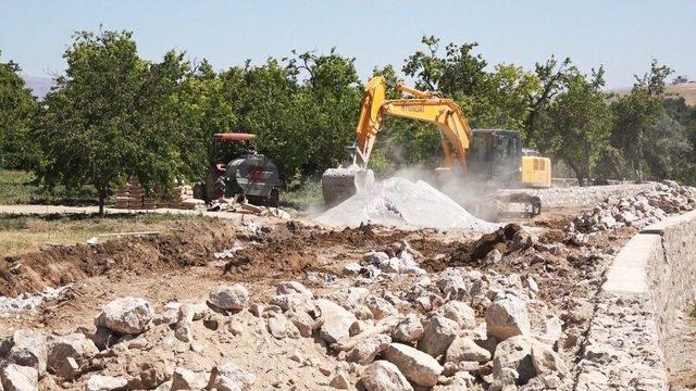 Yeşilyurt’ta Doğalgaz Çalışmalarına Engel Olan Evler Yıkıldı