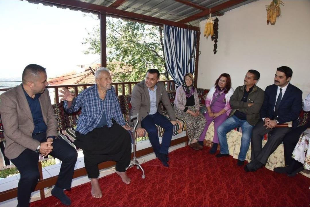 Başkan Y&uuml;cel, Hastaları Evlerinde Ziyaret Etti