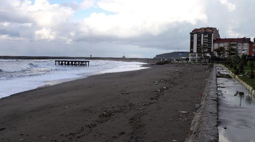 Sahile Yapılan Bina Vatandaşı İkiye B&ouml;ld&uuml;