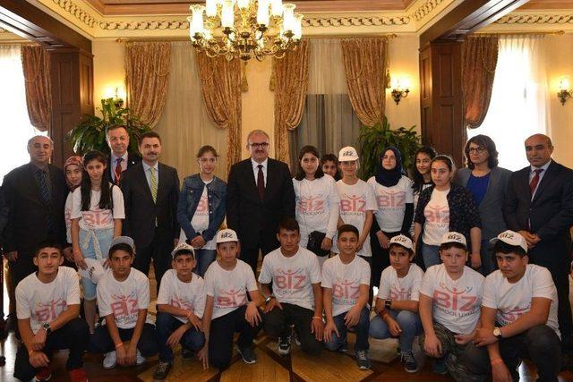 Vali Karaloğlu, Bitlisli Çocukları Makamında Ağırladı