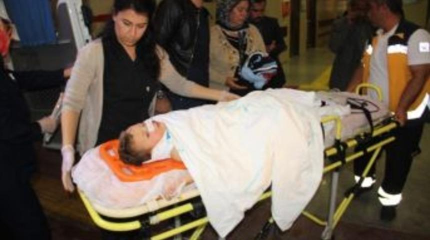 Otomobilin &Ccedil;arptığı 3 Yaşındaki &Ccedil;ocuk Yaralandı