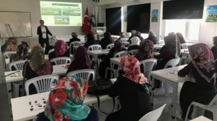 Kadın &Ccedil;ift&ccedil;iler S&uuml;t Hayvancılığı Eğitim Merkezi&rsquo;nde