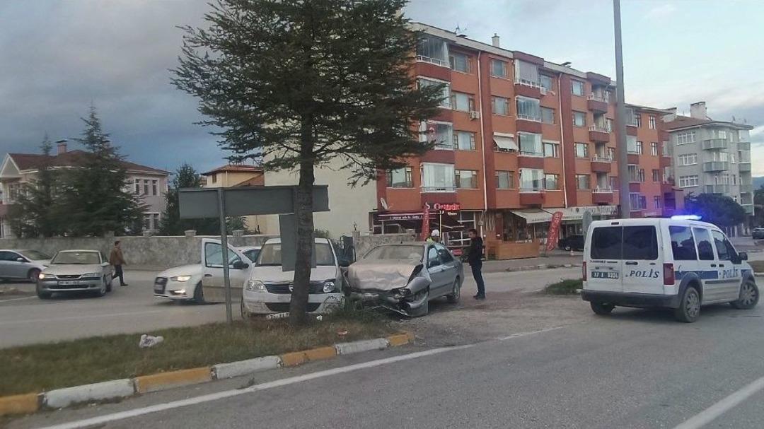Tosya&rsquo;da Meydana Gelen Trafik Kazasında 3 Kişi Yaralandı