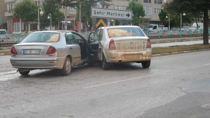 Tosya’da Meydana Gelen Trafik Kazasında 3 Kişi Yaralandı G4