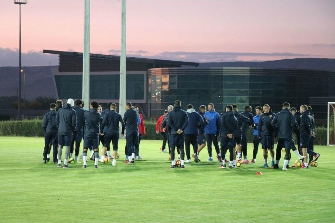 Sumudica: &ldquo;fenerbah&ccedil;e&rsquo;nin Gerisinde Kalmadık&rdquo;