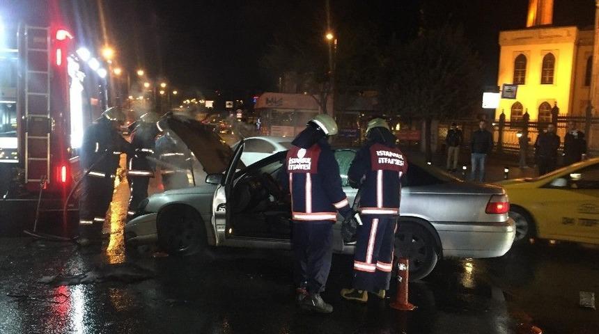 Fatih&rsquo;te Seyir Halindeki Ara&ccedil; Alev Aldı