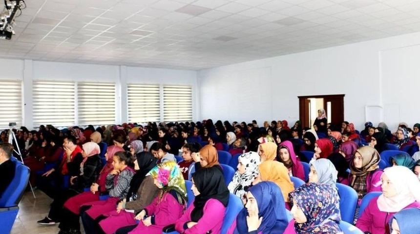 Aydın Gençlik Merkezinden Konferans