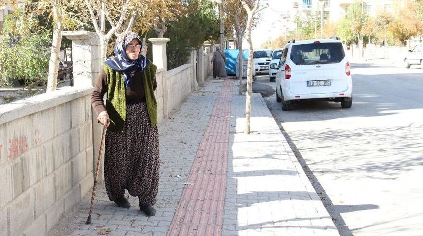 Bisikletli Kapka&ccedil;&ccedil;ı Yaşlı Kadının C&uuml;zdanını Alarak Ka&ccedil;tı