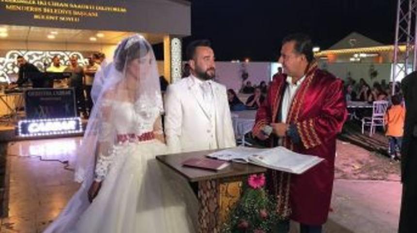 Menderes&rsquo;teki D&uuml;ğ&uuml;n Salonları 137 D&uuml;ğ&uuml;ne Ev Sahipliği Yaptı