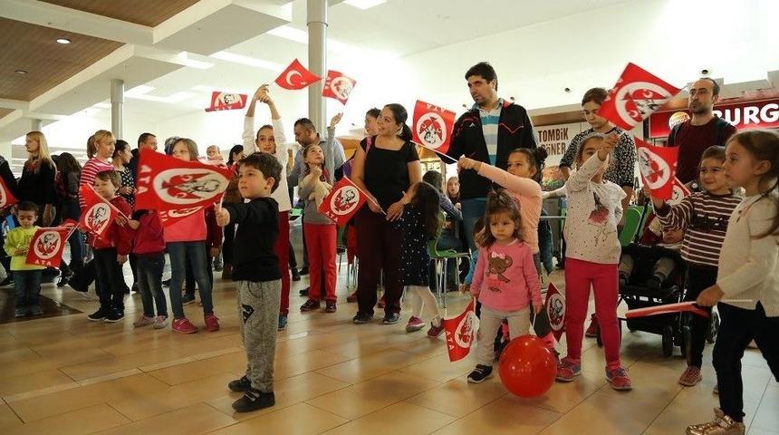 Forum Magnesia Bandosu Ziyaret&ccedil;ileri Coşturdu