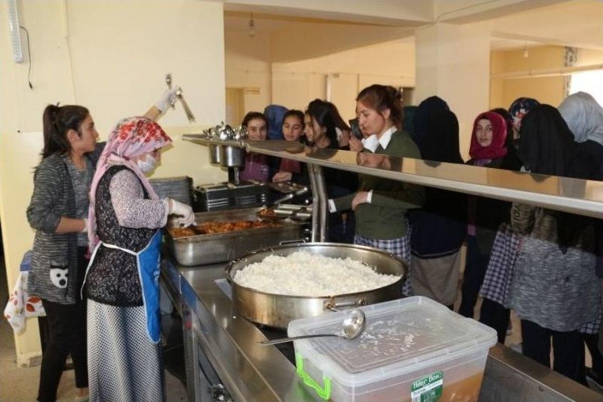 M&uuml;d&uuml;r Edip&rsquo;ten Okul Ziyareti