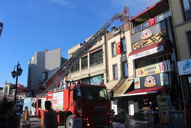 Şehir Merkezinde Korkutan Yangın 1