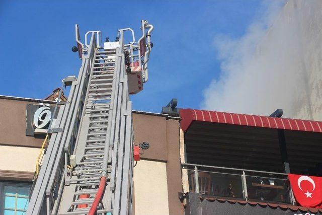 Şehir Merkezinde Korkutan Yangın 2