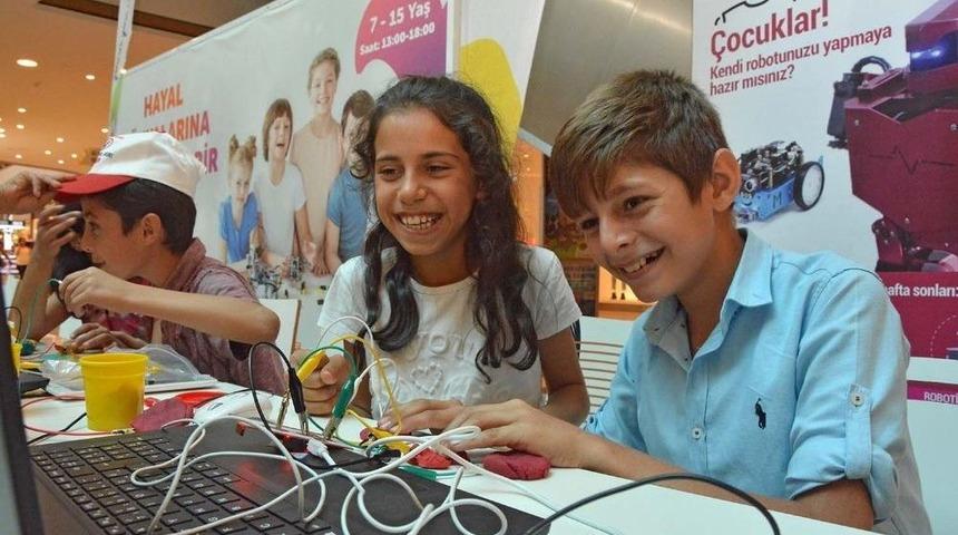 Robotların D&uuml;nyasını Keşfettiler