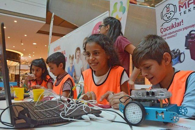 Robotların D&uuml;nyasını Keşfettiler 2