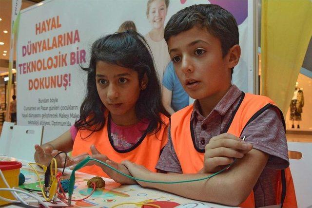 Robotların D&uuml;nyasını Keşfettiler 3