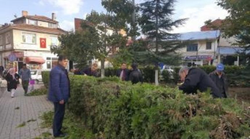 Pazaryeri&rsquo;nde Mazı Budama İşlemleri Başladı