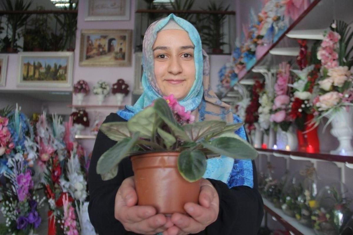 Gen&ccedil; Girişimci İl&ccedil;esinin İlk &Ccedil;i&ccedil;ek&ccedil;isi Oldu