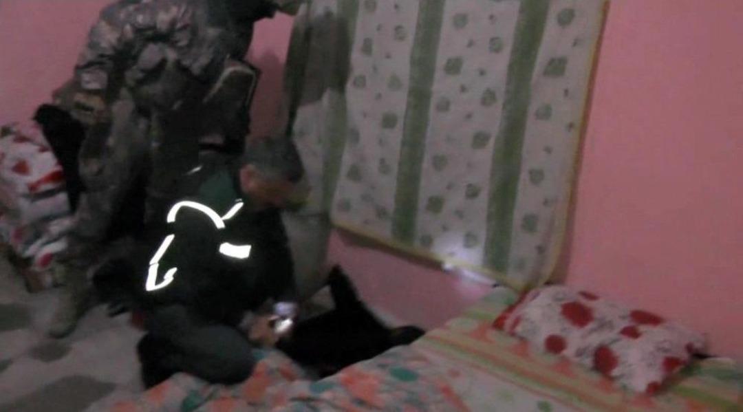 Polis Uyuşturucu Satıcıları Uykudayken Bastı